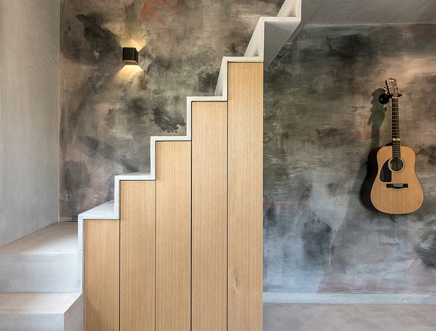 【希腊建筑事务所】灰阶色彩与木质调形塑轻盈宽敞感