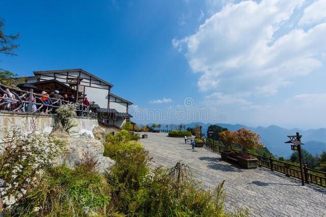 融创中国|武汉网友有困难卖别墅,从800万一路直降最终只卖300万,无奈至极