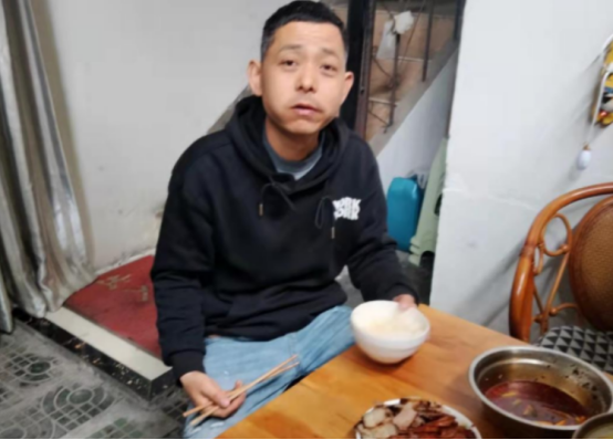 2022年,重庆男子替已故女友照顾父母15年