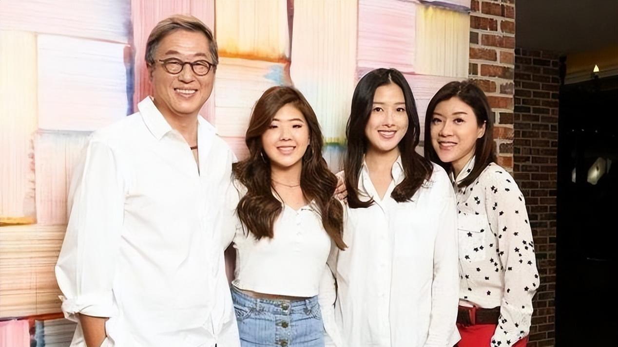 王伟忠|综艺教父王伟忠:捧红大小S,女儿嫁世界富豪,结婚28年无绯闻