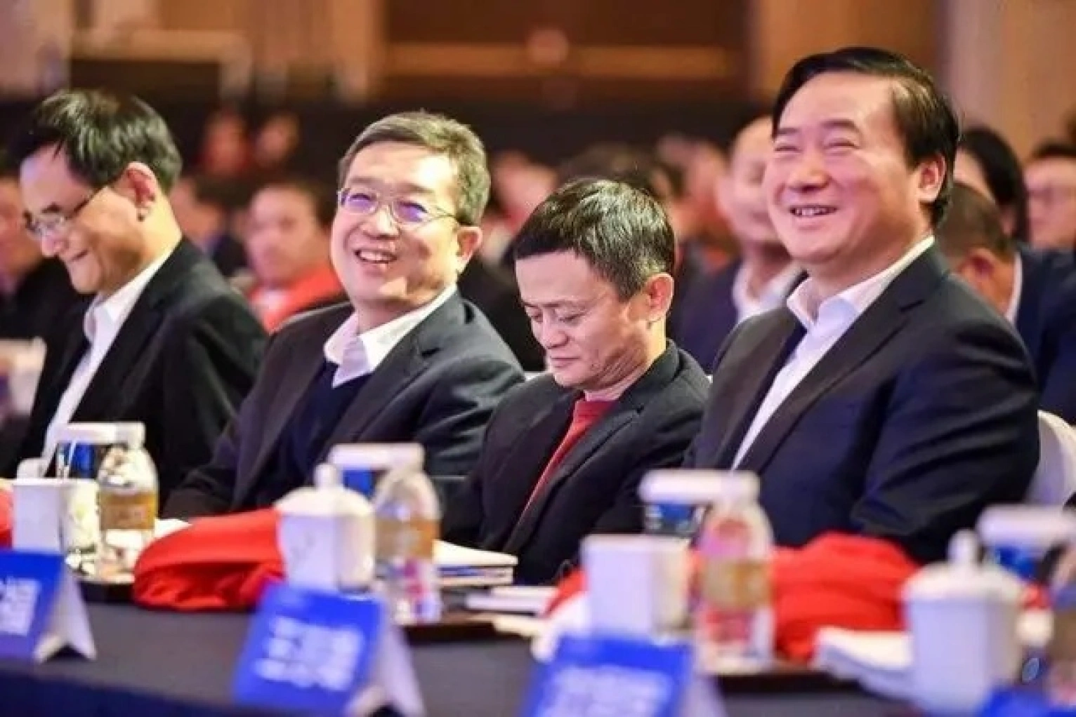 马云|马云低调现身浙商大会, 曾经的演讲金句还在发人深省!