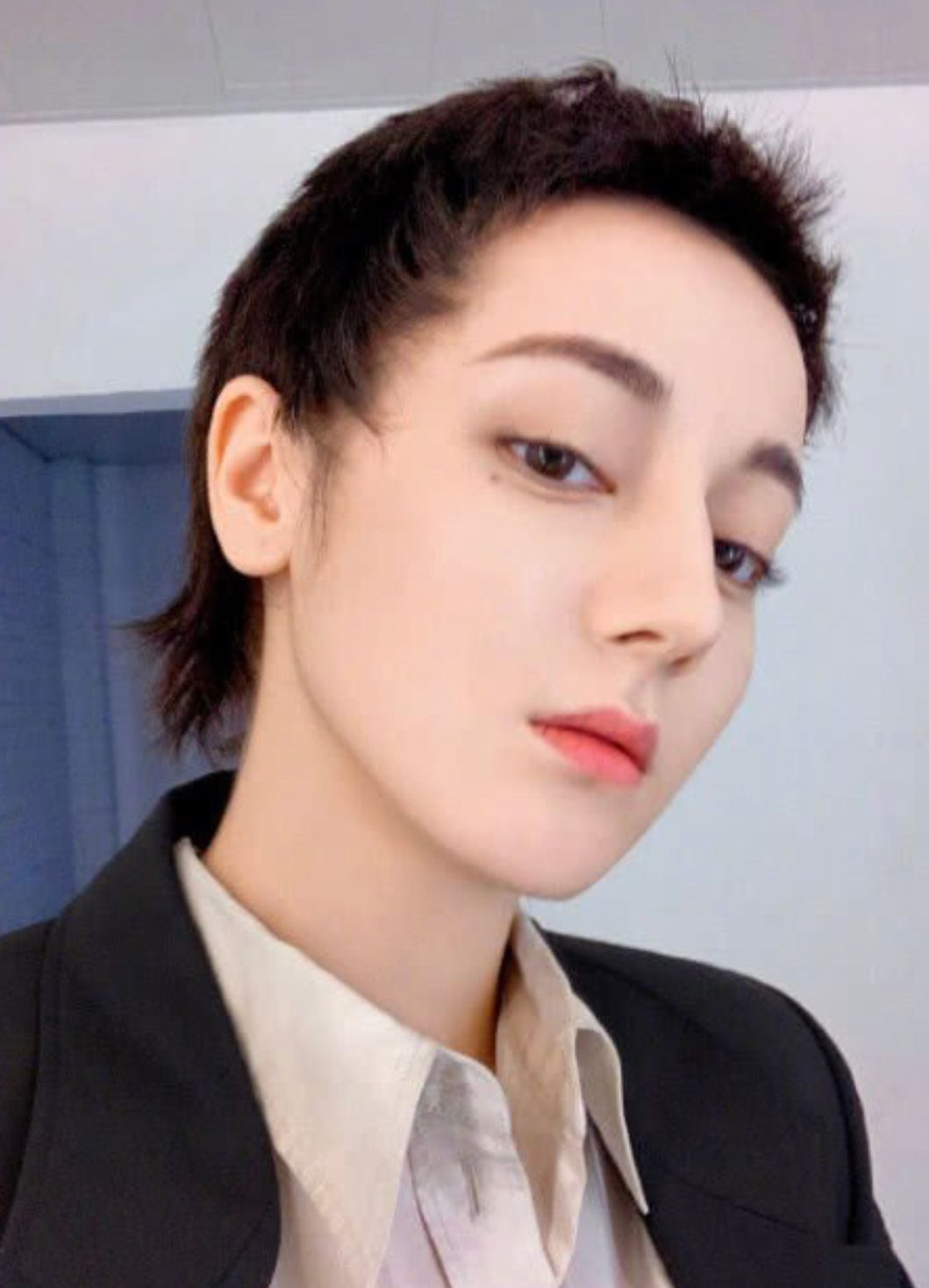 短发 中年女人脸上有这4个特征，剪短发要慎重，容易显老有“大妈味”