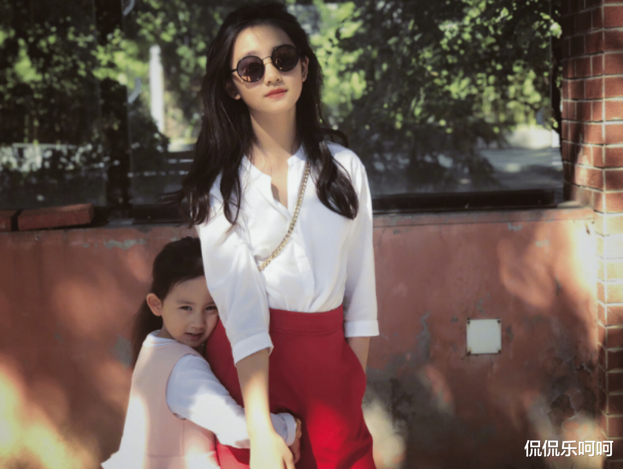 黄磊|有种“基因”叫黄磊女儿，多多已经够美了，妹妹才是“盛世美颜”