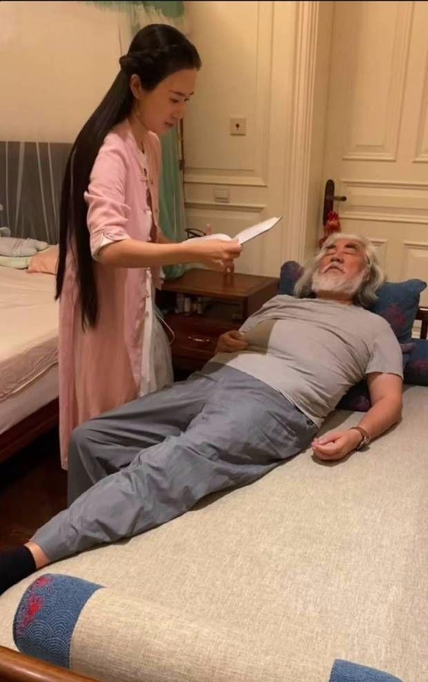 韩剧|张纪中导演卖货被老婆凶，忘记价格直接被抢话，网友评论才好笑