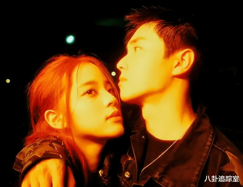 欧阳娜娜|很缺钱？欧阳娜娜再创圈钱方式，在展馆卖炒饭，网友：无孔不入