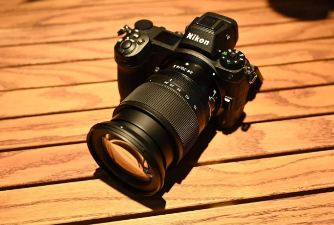 尼康|個人比較喜歡尼康，用慣了高動態范圍的機子，就會依賴后期直接拉