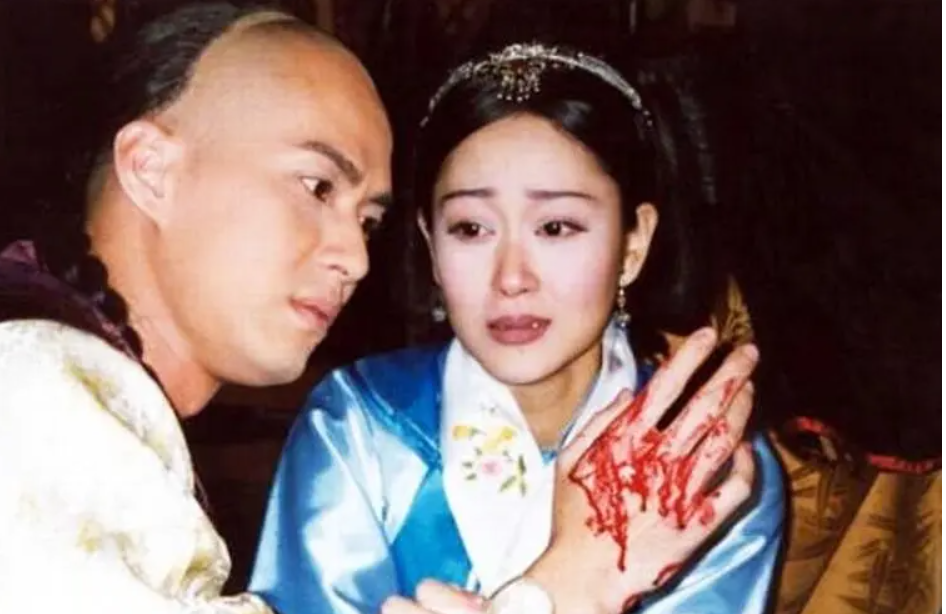 于佳卉|8年前，演员于佳卉在家炭火自杀，只留下7字遗言和三个孩子