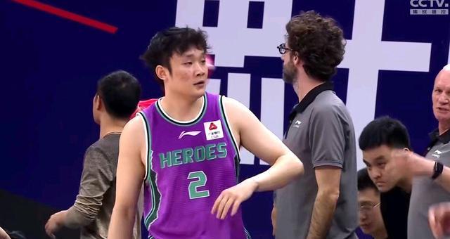 山东队|拒绝离队！山东争议主帅靠山坚挺 高速做出两大决定 小丁成新队长