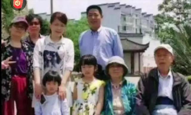 静静跟两个婆婆不来往,是两婆错?徐妈坐高铁回家,静送一袋大米