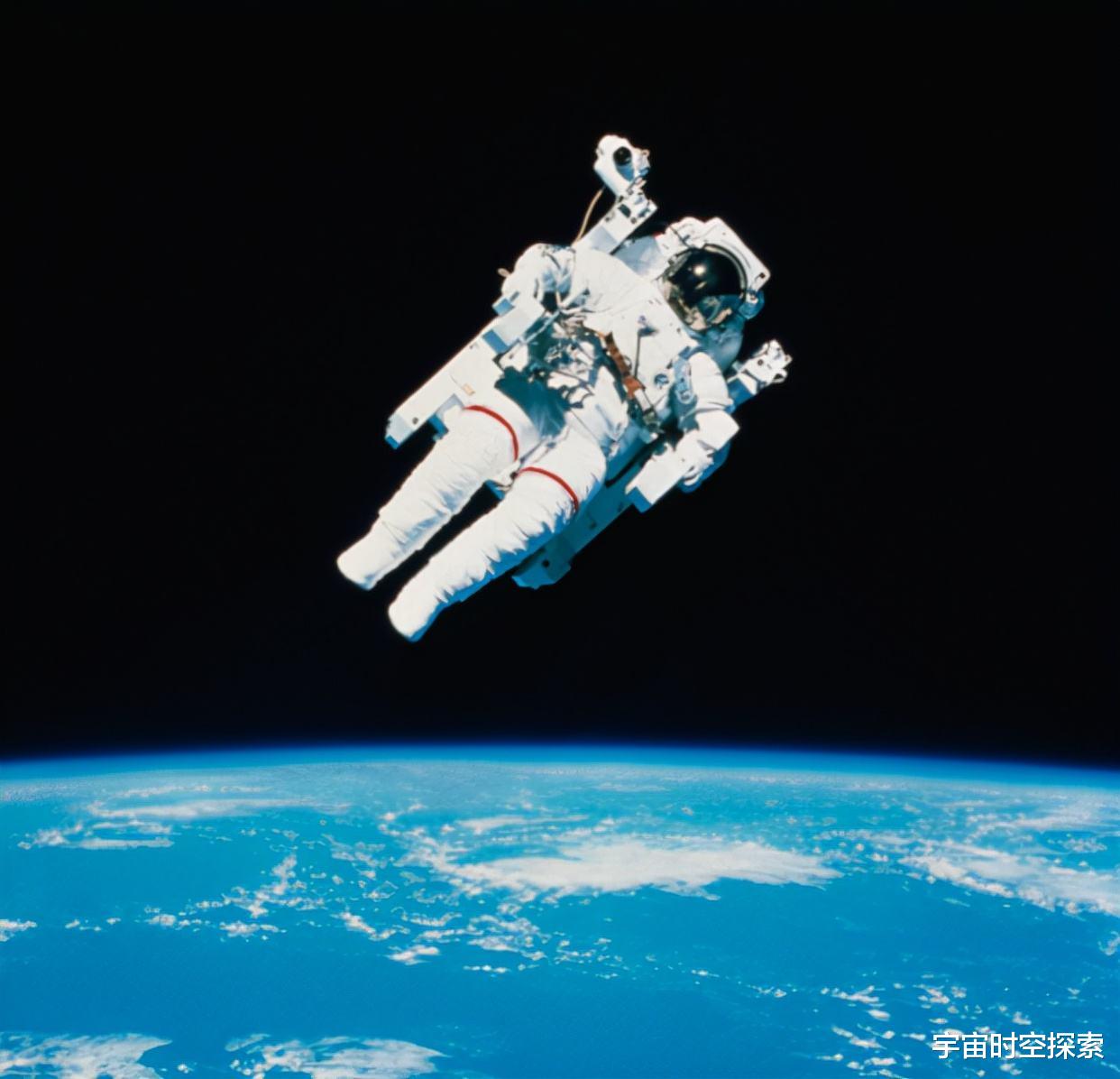 太空行走看起来很美好,但随时可能永远漂浮在太空中不能回家!
