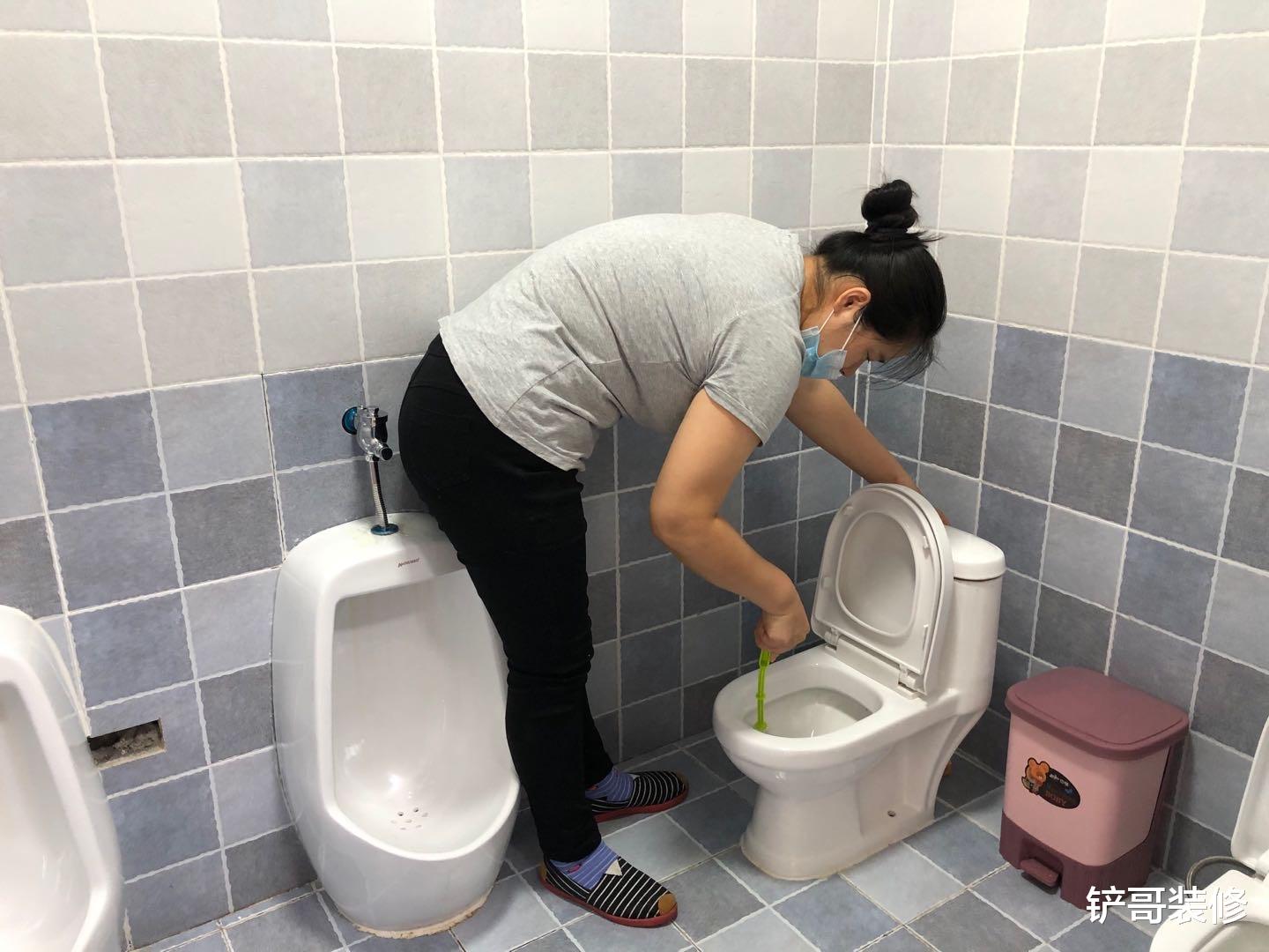 卫生间没窗户,臭味散不掉?学日本人的做法,干净没异味,贼实用