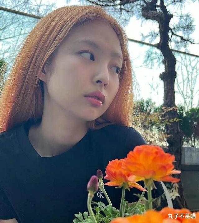 金智妮|Jennie橘发造型曝光，晒素颜照，BLACKPINK要回归