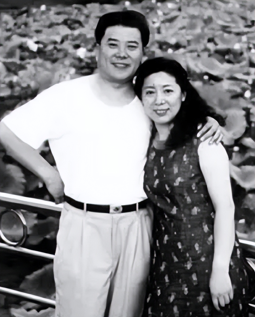 关牧村|歌唱家关牧村: 与家暴前夫离婚，带儿子嫁高官，如今她怎么样了？