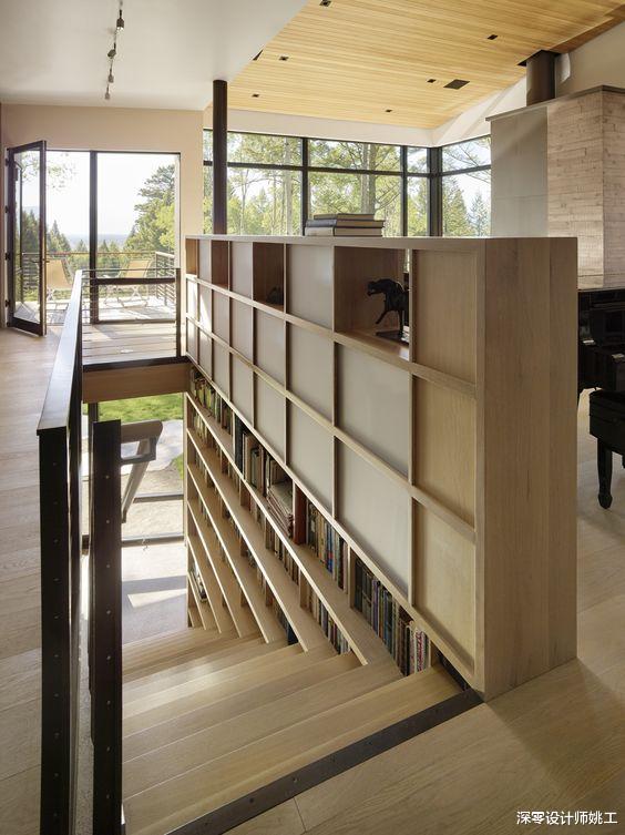 书架楼梯扶手,靠外侧不妨做4种调整,能让你更好的放书