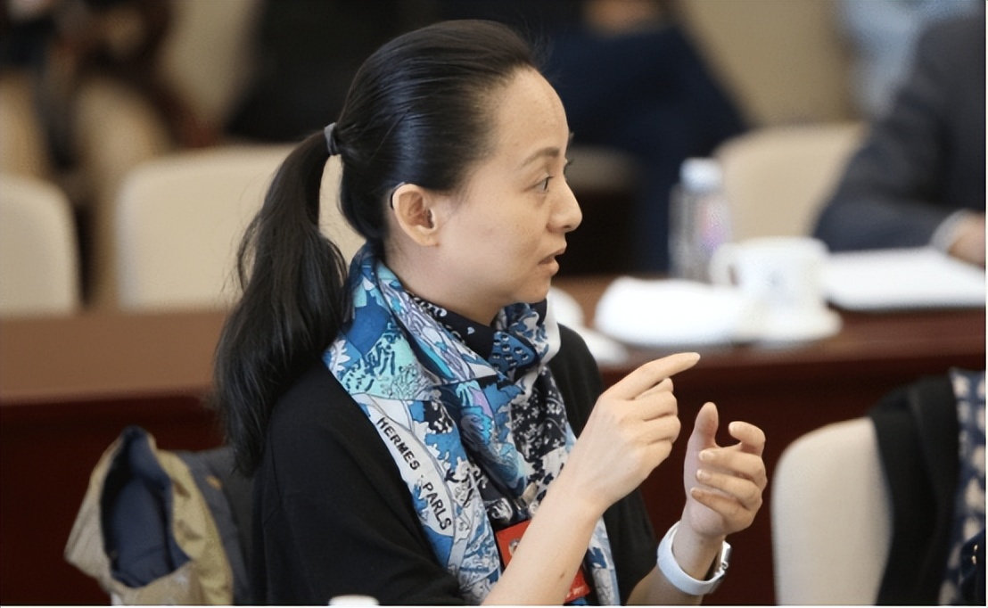 邰丽华|两次拒绝富商,27岁下嫁理工男,“千手观音”邰丽华找到幸福了吗