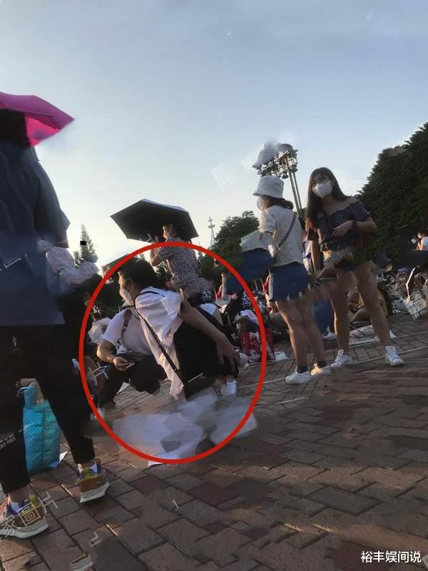 朱丽倩|刘德华10岁女儿近照！个头已到妈妈肩头，朱丽倩身形纤瘦惹担忧