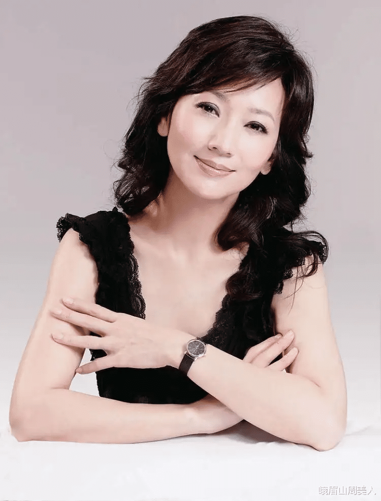 发型 ?等我过了50岁，坚决不留这4种“发型”，显老没气质，大妈感十足