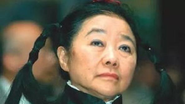 中国第一位女首富，丈夫被绑至今下落不明，328亿遗产最后去哪了