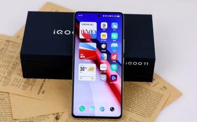 iqoo|相差100元，iQOO 11和vivo X90对比，区别一目了然