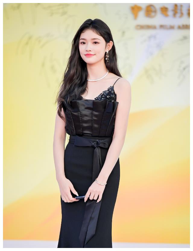 倪妮|给金鸡奖红毯上最惊艳的18位女星排个名：倪妮第2，关晓彤垫底了