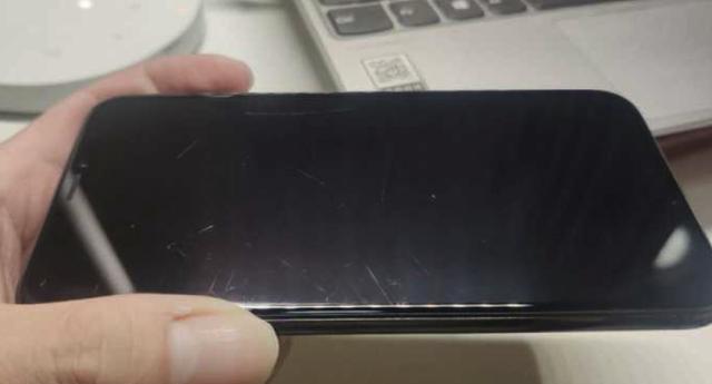 OPPO|智能手机如果从一开始就不贴保护膜，用到最后屏会有什么改变