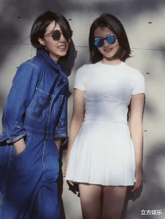 黄忆慈|黄多多晒与弟妹合影,弟弟侧颜像爸爸,妹妹颜值更胜一筹!