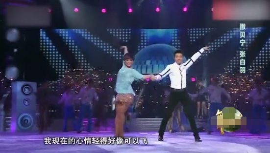 撒贝宁|撒贝宁邓超私下打篮球！动作卖力脸色通红，穿马甲坐地上不嫌脏