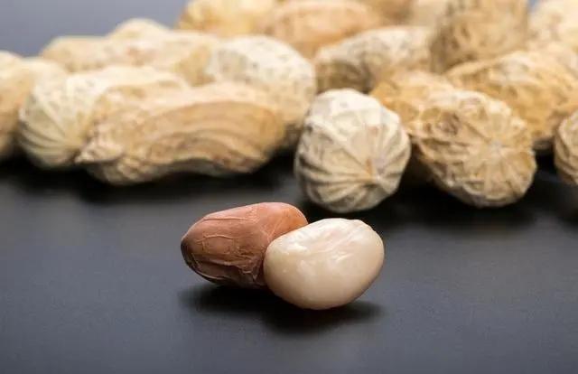花生 减肥期间可以吃瓜子和花生吗？哪个更容易长胖？希望你尽早搞清楚