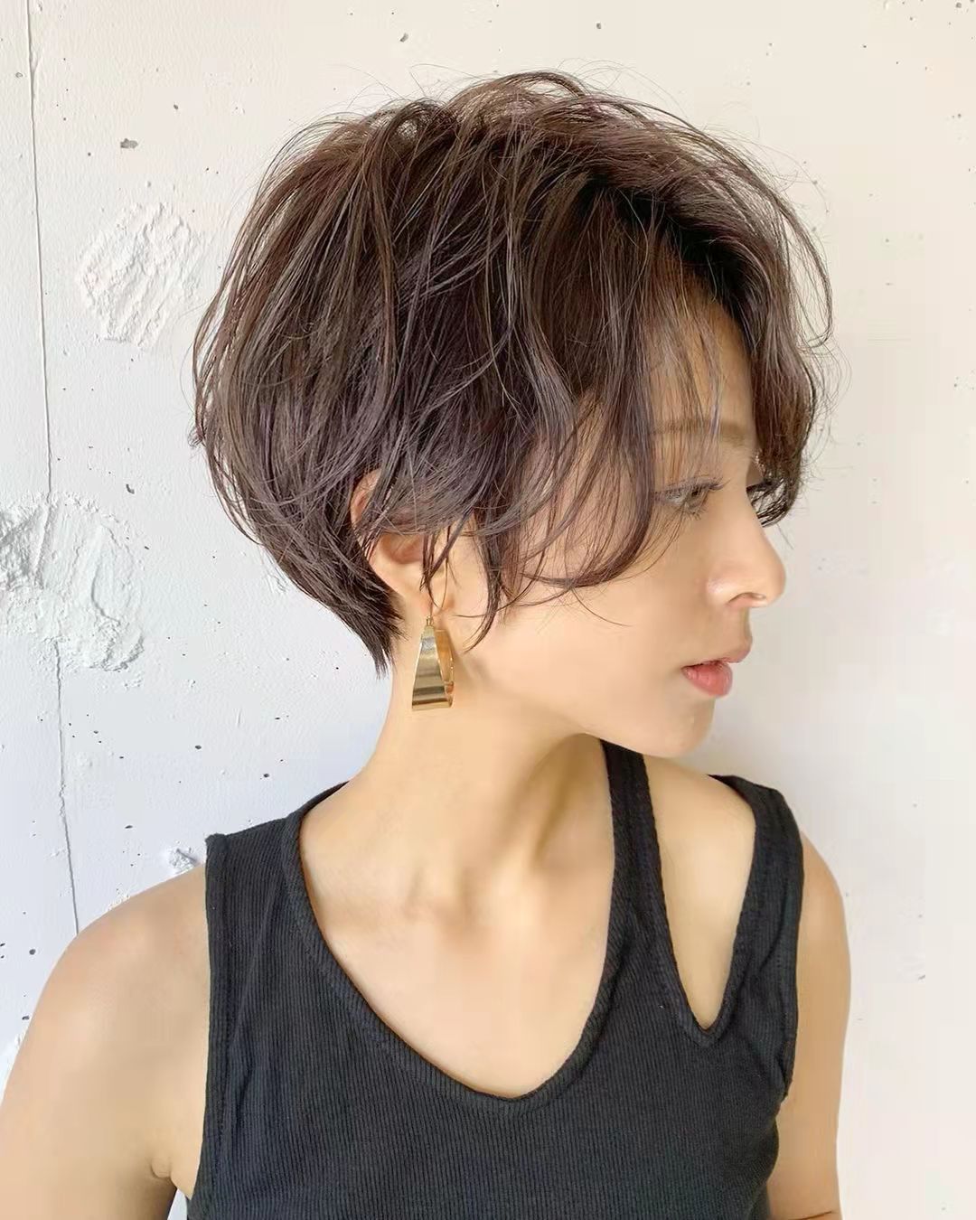 抽脂 时尚减龄的短发，当属“时髦色+纹理烫”最流行，显脸小又显气质