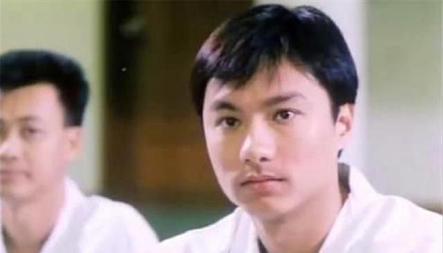 林俊贤|61岁港星林俊贤一件牛仔衫穿了32年,网友:这件衣服比我还大