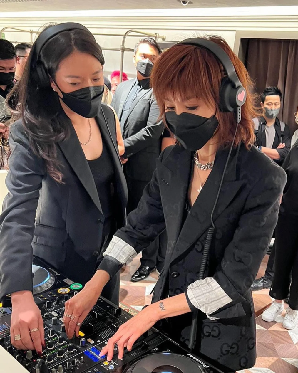 57岁张曼玉久违亮相身材骨感瘦，还是你心目中的“港风女神”吗