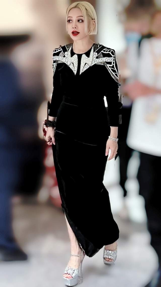 生图|18位女星红毯造型PK,一个比一个内卷,精修图就是漂亮,让人心动