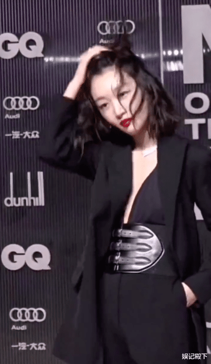 周冬雨|周冬雨西装现身霸气十足,换个造型如换脸堪称逆袭,气质太绝了!