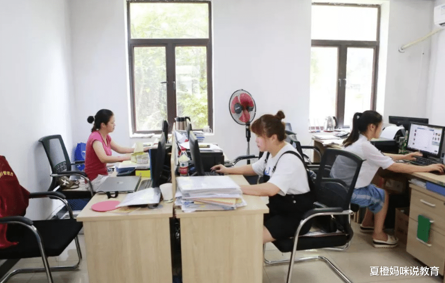 应届生|应届生分“三六九等”?体制内领导直言:第一天上班就能看得出来