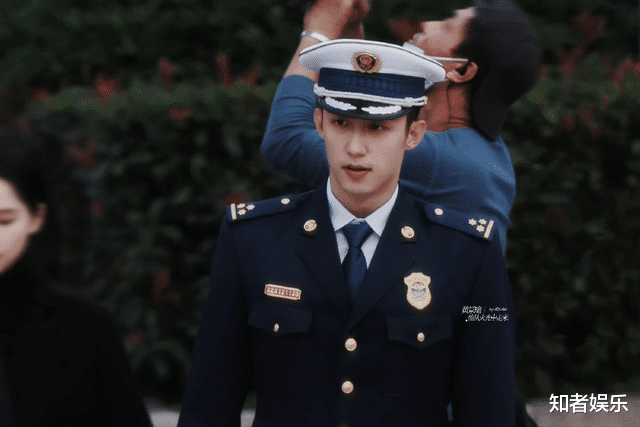 王鹤棣|继黄景瑜之后,娱乐圈又添一大怪象,“社交悍匪”王鹤棣名副其实