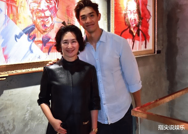 何超琼|何超琼许晋亨画展偶遇，昔日夫妻避而不见，现任李嘉欣颜值受好评