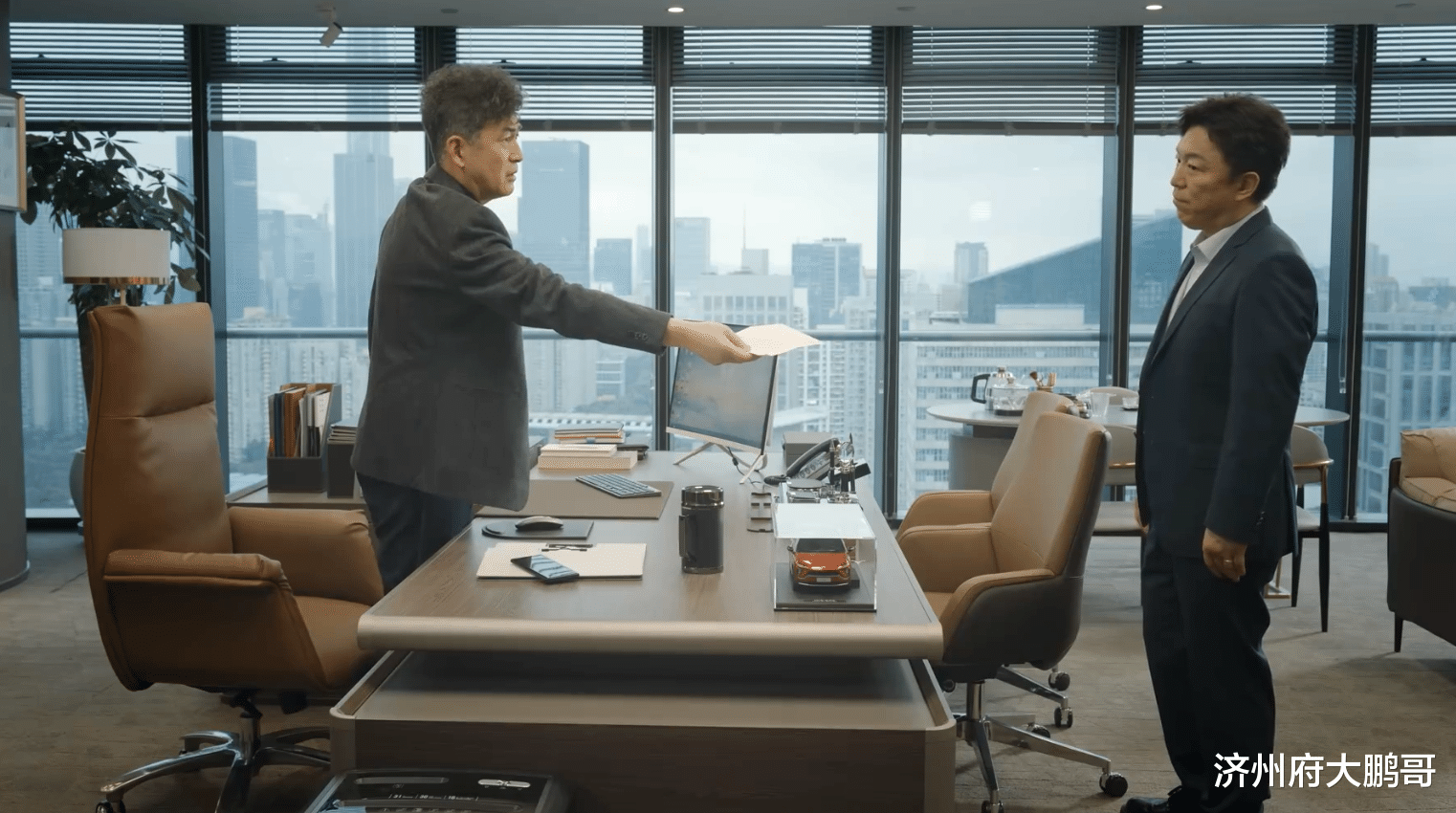 |打开生活的正确方式：边亮听说媳妇保险卖到前女友头上，勃然大怒