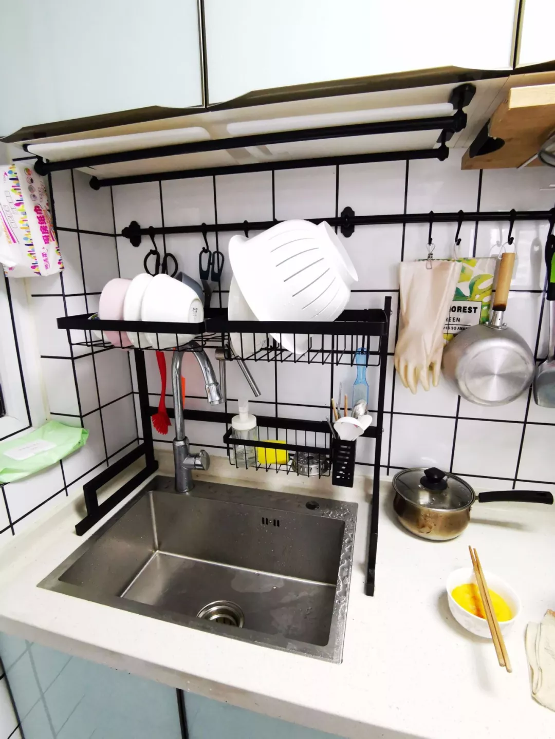 再小的厨房,装上收纳挂架,都会方便不少!