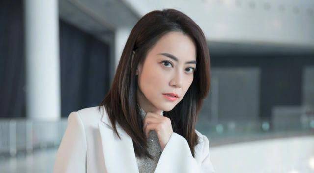 谢霆锋|在谢霆锋身边陪了23年，未婚生下女儿，女儿长大却酷似谢霆锋！