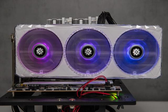 RTX 4080|影驰RTX4080星曜OC评测：雅致纯白高颜值，更有ARGB夺目炫光