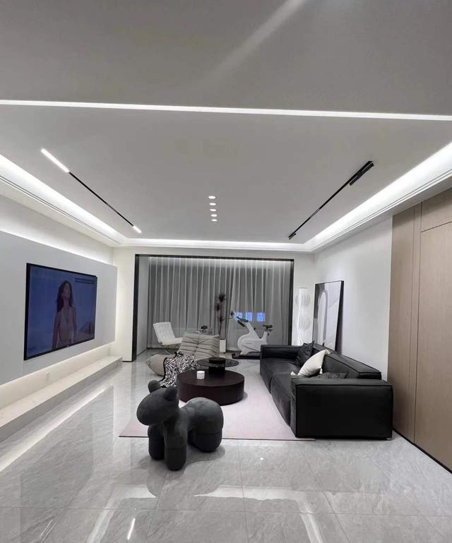 发现一户人家的装修，那叫一个高级，第二套房我也要这样装