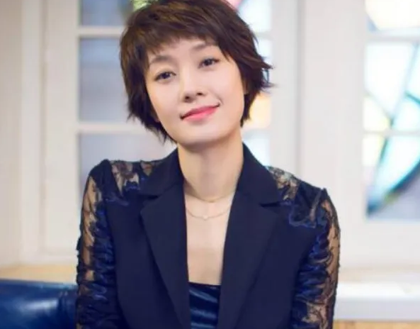 修图|马伊琍活动照曝光，肤色暗沉牙齿焦黄，网友: 老烟枪了