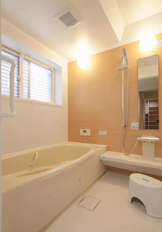 卫生间再小也要装个浴缸,知道的人可能真不多