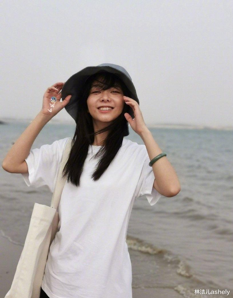 被谭松韵的“素颜杀”惊艳到了，怼脸拍皮肤太好，她真不是大学生吗？