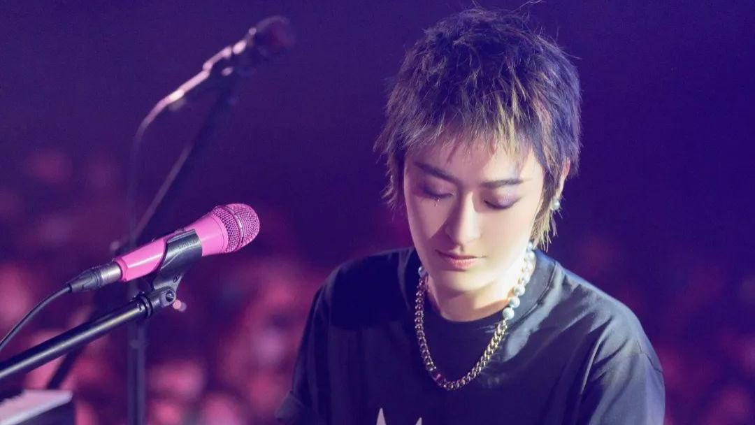 曾轶可|曾轶可被维权！3小时演出迟到半小时打碟1小时，观众现场大喊退钱