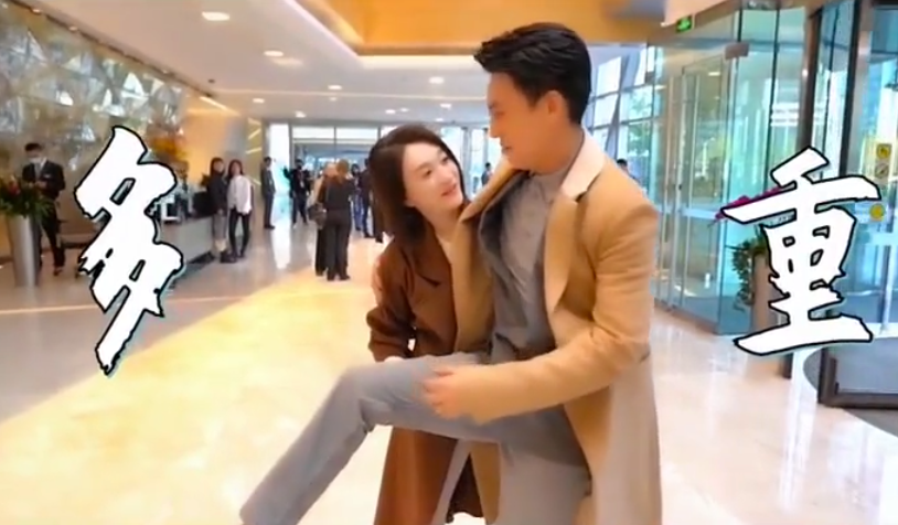 李沁|李小冉片场横抱156斤靳东！男方嘴唇紧闭眼神飘，女方反被抱6次