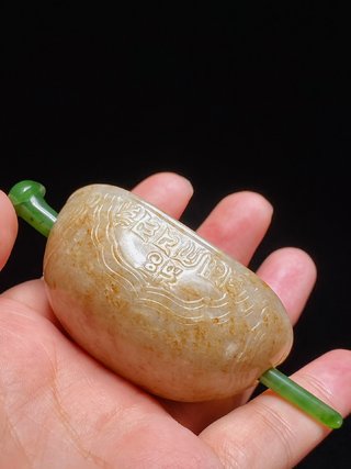 和田玉籽料|明 和田玉籽料受沁 梵文发冠 玉冠