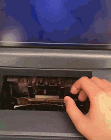 李晨|李晨与美女富婆吃大餐！头靠头合影显亲密，还曾在酒吧嗨玩到凌晨