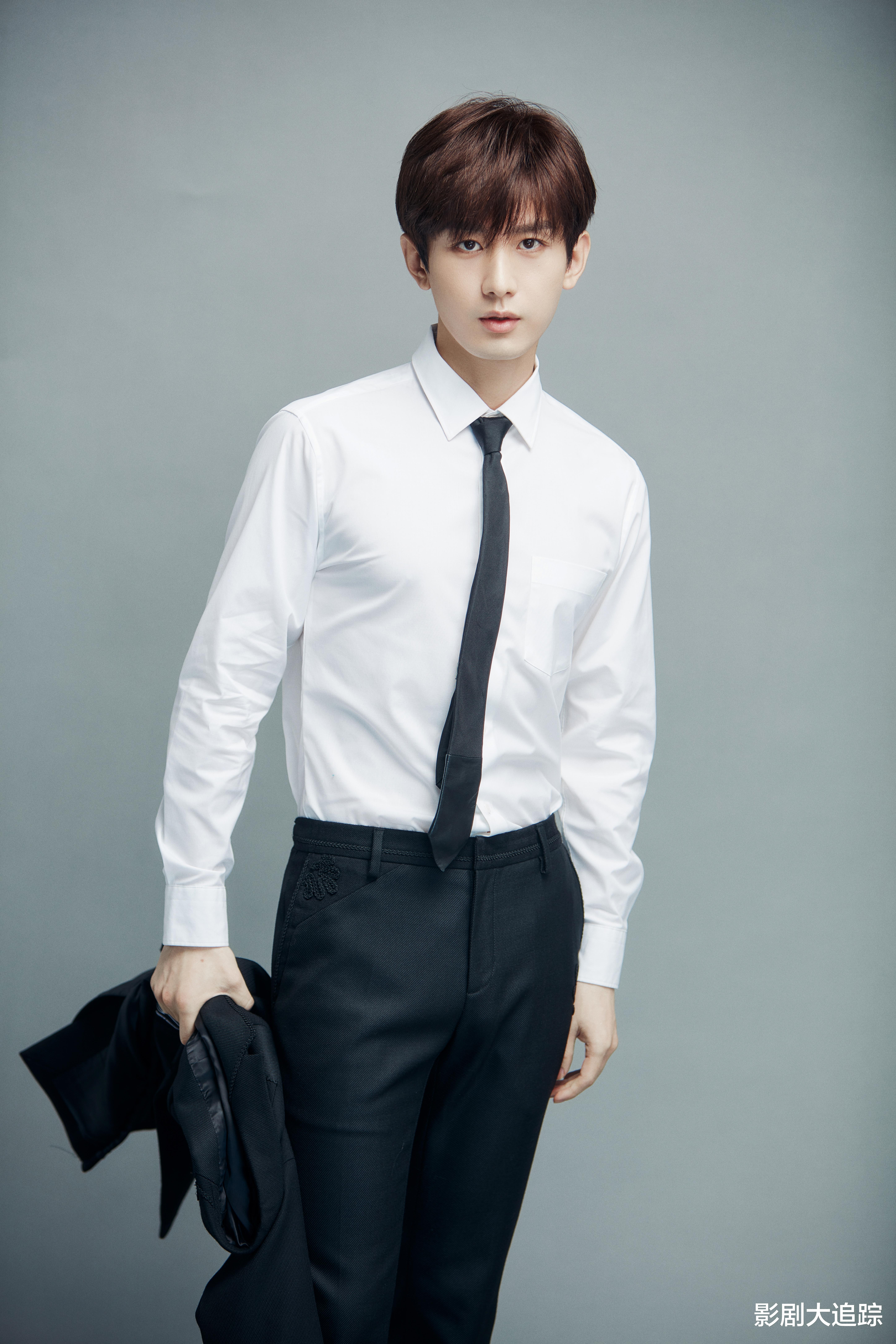 成毅|网曝成毅新剧《底线》突破自我出演法官？女主是御姐范十足的她