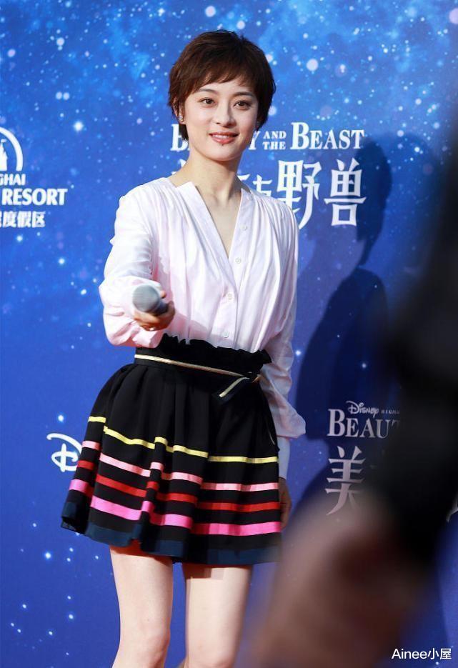 孙俪|孙俪穿衣挺讲究，“上身显出气质，下身秀出身材”，搭配挺高调的